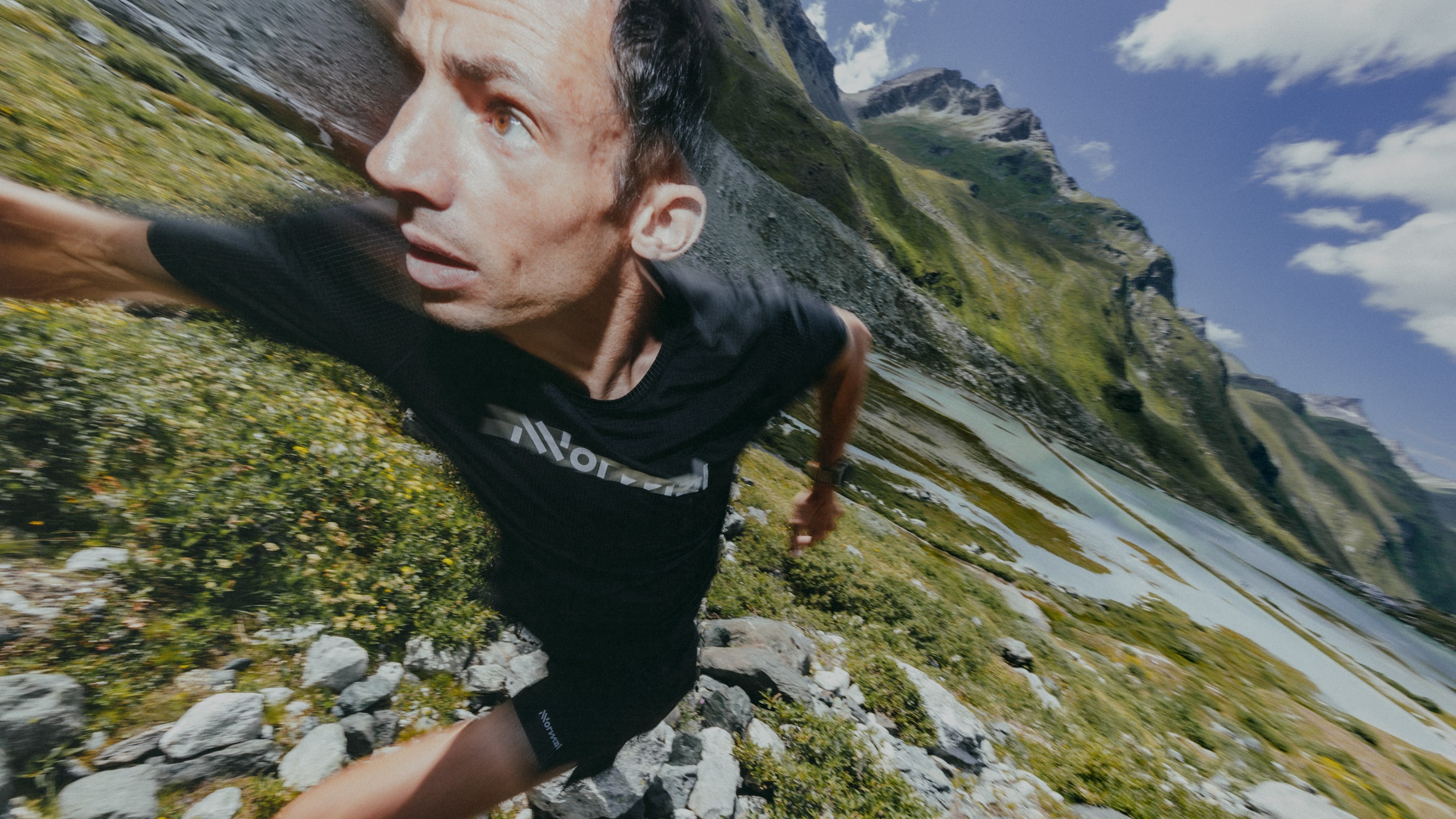 Kilian Jornet running a mountain trail